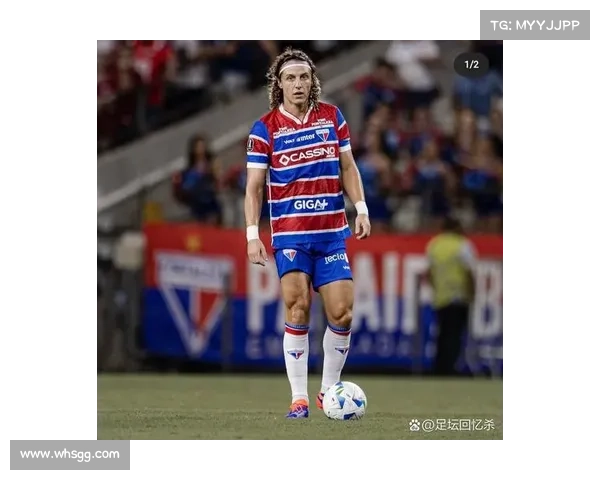 大卫路易斯的多变踢球位置与独特风格解析